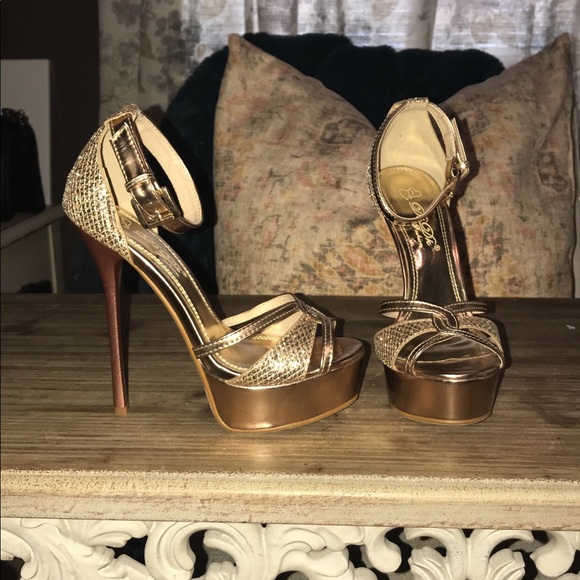 NEVER WORN GORGEOUS Rose Gold Strappy Heel 7.5 - Picture 1 of 8